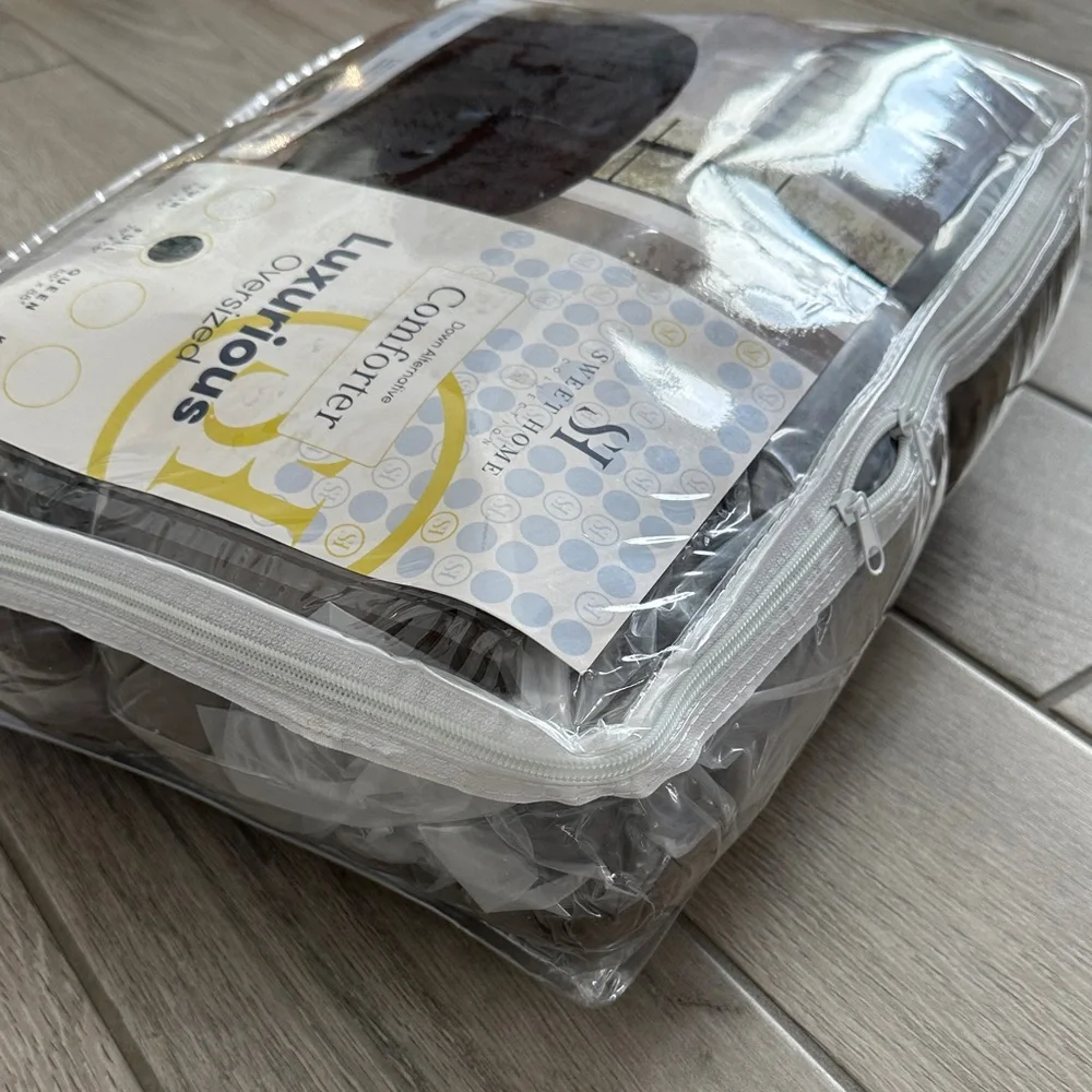 All Season Solid Reversible Down Alternative Comforter - Full